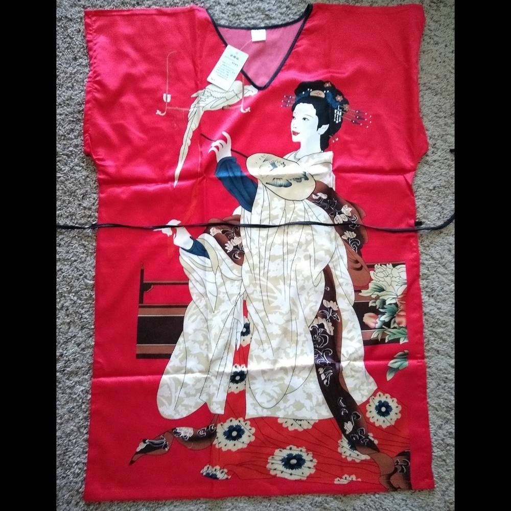 Silk short nightgown with ancient chinese beauty